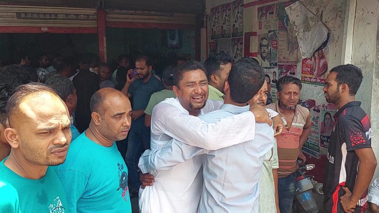 কলকাতায় বাংলাদেশি এমপি খুন, এলাকায় শোকের মাতম