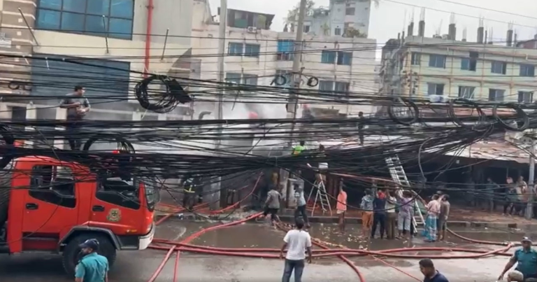 কারওয়ান বাজারে লাগা আগুন নিয়ন্ত্রণে