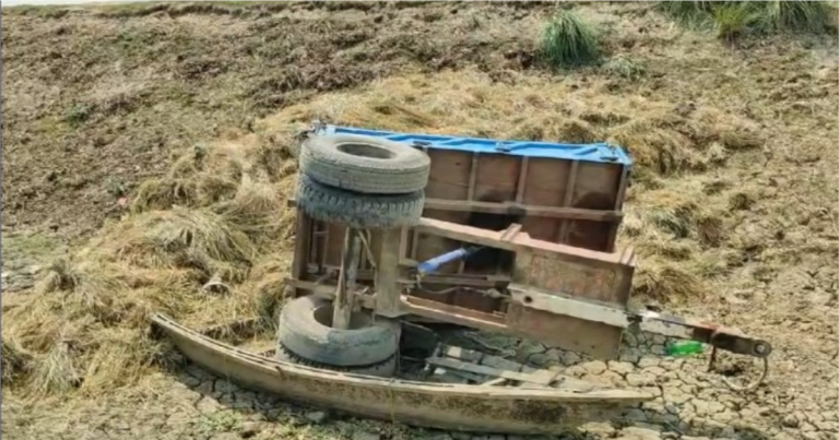 নাটোরে ট্রাক্টর উল্টে প্রাণ হারাল কিশোর