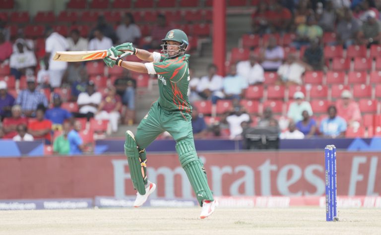 সাকিবের ব্যাটে বাংলাদেশের লড়াকু সংগ্রহ