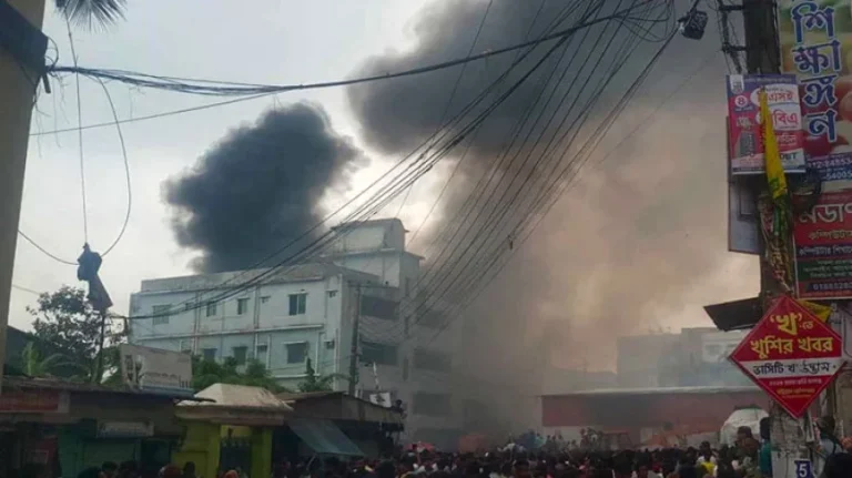 চট্টগ্রামে ঝুটের গুদামে আগুন