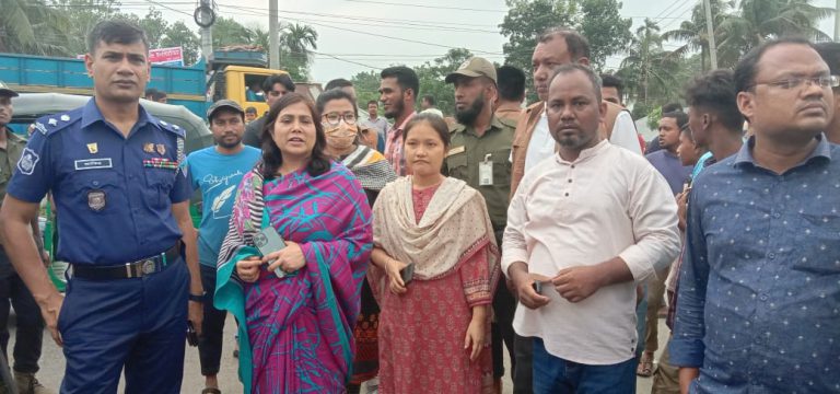 মহাসড়কে পশুর হাট; ৪ জনকে ৭০ হাজার টাকা জরিমানা