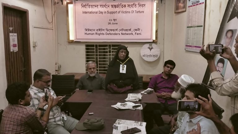 বিচারের দাবিতে ছেলে হারা মায়ের আহাজারি