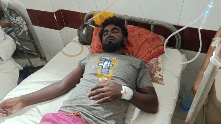 মাছ ধরতে গিয়ে বিষাক্ত সাপের কামড়ে যুবক আহত