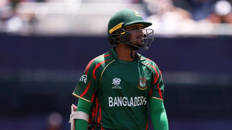 অর্ধশতকের শতক ছুঁলেন সাকিব