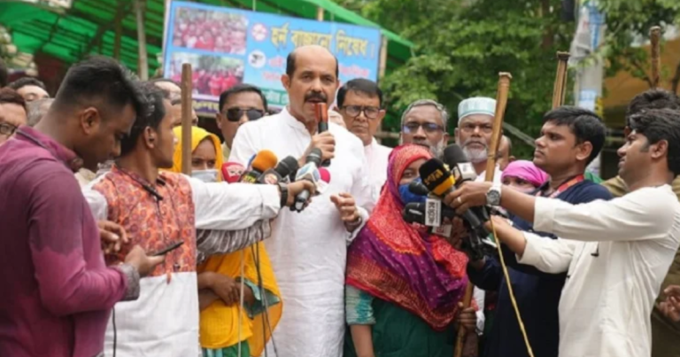 কোরবানির বর্জ্য অপসারণ কার্যক্রম উদ্বোধন করেন ডিএনসিসি মেয়র