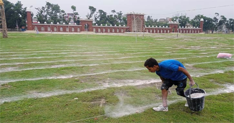 ঈদ জামাতের জন্য প্রস্তুত গোর-এ শহীদ ময়দান