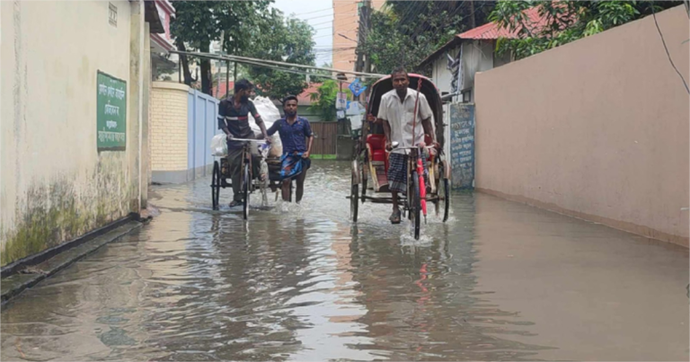 সিলেটে বন্যা: নগরে বাড়ছে পানি, ইতোমধ্যে আক্রান্ত ৪০০০ পরিবার
