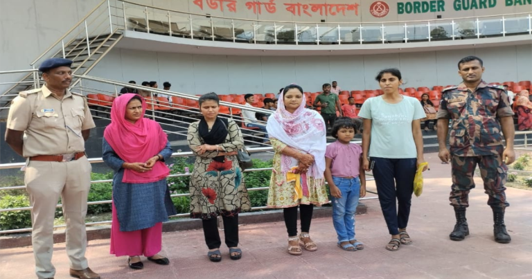 ভারতে পাচার হওয়া শিশুসহ ৩ বাংলাদেশি নারী বেনাপোলে হস্তান্তর