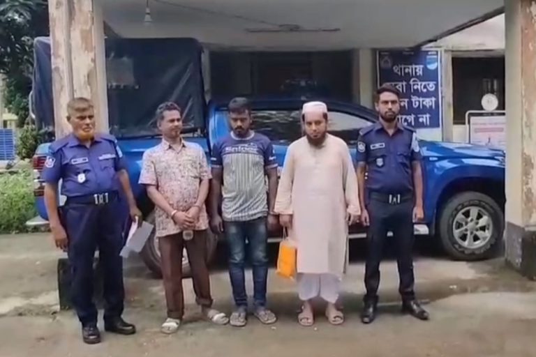 গৃহকর্মীকে ধর্ষণের অভিযোগে চিকিৎসক গ্রেপ্তার