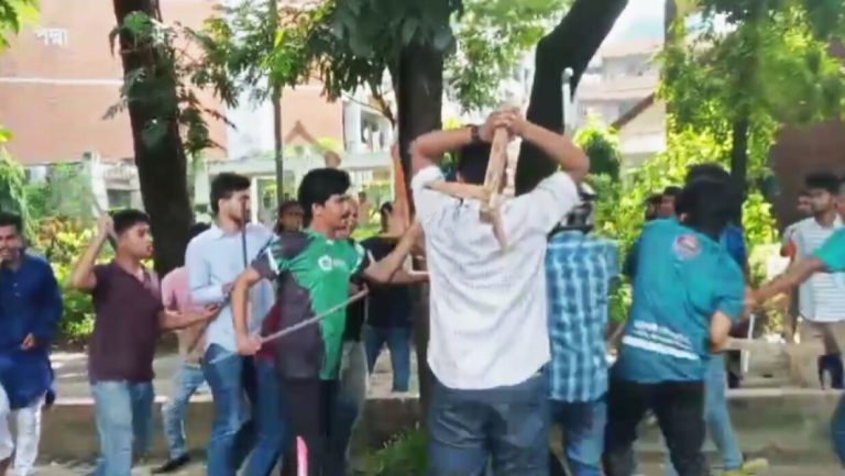 ঢাবিতে শিক্ষার্থীদের সঙ্গে ছাত্রলীগের সংঘর্ষ