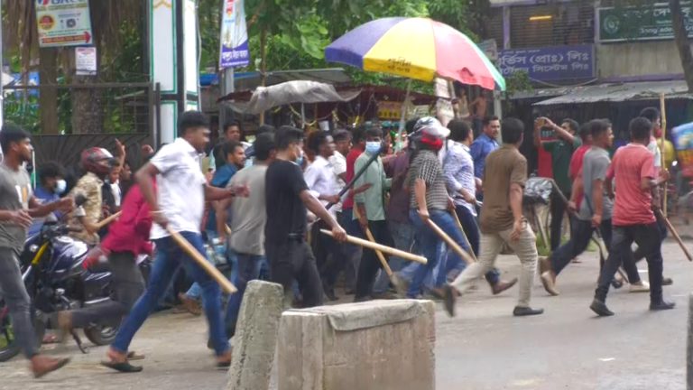 ঝিনাইদহে শিক্ষার্থীদের ওপর ছাত্রলীগের হামলা