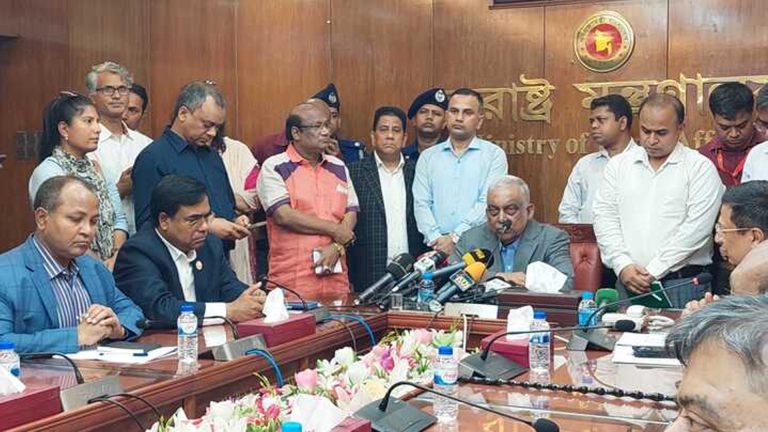 কারফিউ কতদিন চলবে, যা জানালেন স্বরাষ্ট্রমন্ত্রী