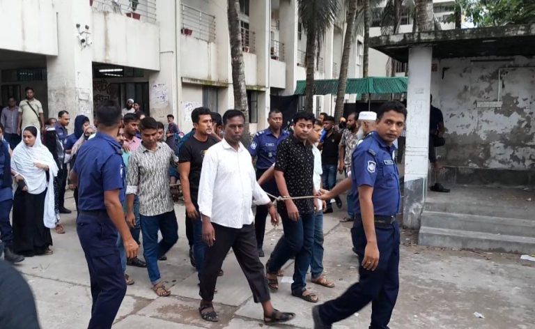 দুদকের মামলায় বাগেরহাট পৌরসভার ১৫ সাবেক কর্মচারী কারাগারে