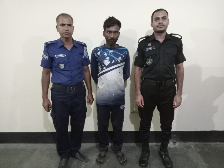 খুলনায় ১০ বছরের সাজাপ্রাপ্ত পলাতক আসামি গ্রেপ্তার