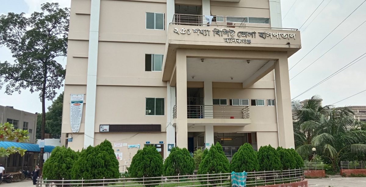 মানিকগঞ্জে কুকুরের কামড়ে ৭৬ জন আহত