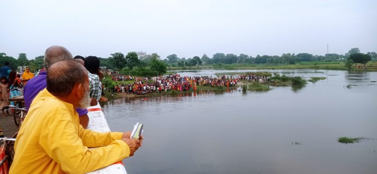 বাজি ধরে ব্রীজ থেকে লাফ, নিখোঁজ স্কুল ছাত্র
