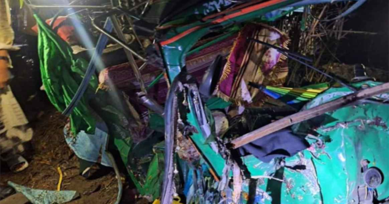 চট্টগ্রামে ট্রাক ও অটোরিকশার সংঘর্ষে শিশুসহ নিহত ৪