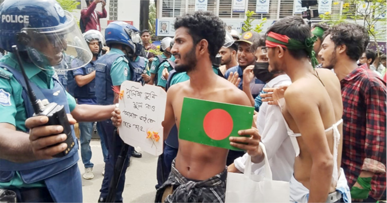 ‘পুলিশ তুমি ফুল নাও, আমার ভাইকে ফিরিয়ে দাও’