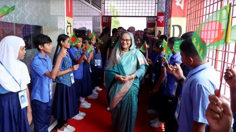 ‘চাঁদে যাওয়ার প্রস্তুতি নাও’ শিশুদের প্রতি প্রধানমন্ত্রী