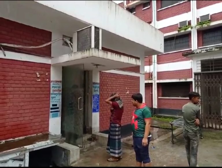 কান্নাকাটি করায় শিশুকে শ্বাসরোধ করে হত্যা করল মা