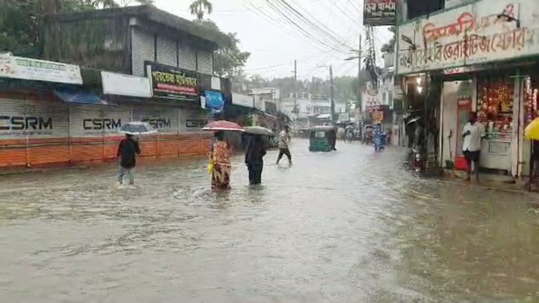 সুনামগঞ্জে ৩০০ মিলিমিটার বৃষ্টি