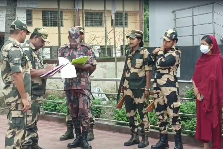 চুয়াডাঙ্গায় প্রেমের টানে ভারতীয় তরুণী, পতাকা বৈঠকে ফেরত