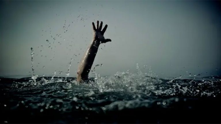 শাশুড়িকে বাঁচাতে গিয়ে স্রোতে ভেসে গেলেন পুত্রবধূ