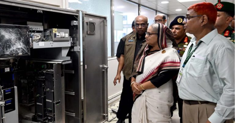 মিরপুর-১০ মেট্রোরেল স্টেশন পরিদর্শন করলেন প্রধানমন্ত্রী