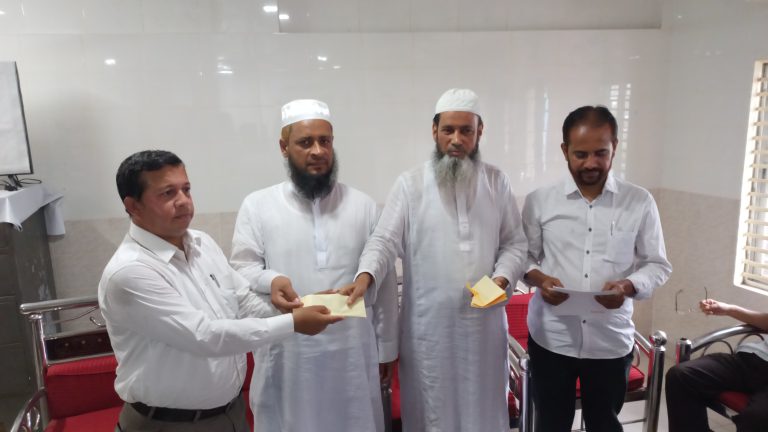 ফেনীতে আহত ৬ সাংবাদিককে অনুদান দিল জামায়াত