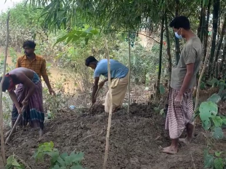 ভেসে আসা অজ্ঞাত দুই মরদেহের দাফন সম্পন্ন