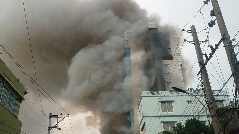 যশোরে শাহীন চাকলাদের হোটেলে আগুন, নিহত ২১