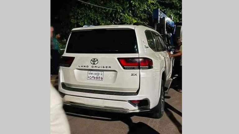 ধানমন্ডিতে পড়ে থাকা ল্যান্ড ক্রুজারের মালিক সাবেক স্বরাষ্ট্রমন্ত্রী