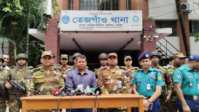 সেনাবাহিনীর সহায়তায় থানার কার্যক্রম শুরু
