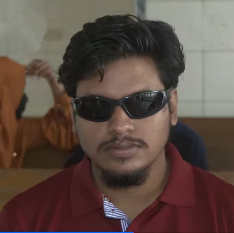 ‘স্বৈরাচারের পতন হয়েছে, কিন্তু চোখে দেখতে পারছি না’