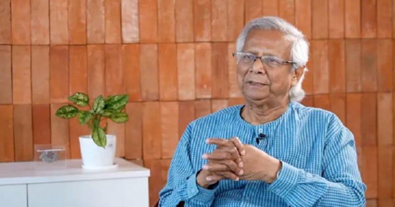 প্যারিস থেকে ঢাকার পথে ড. ইউনূস