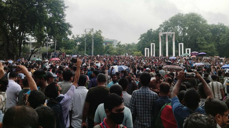 ২৪ ঘণ্টার মধ্যে হল খোলার আলটিমেটাম