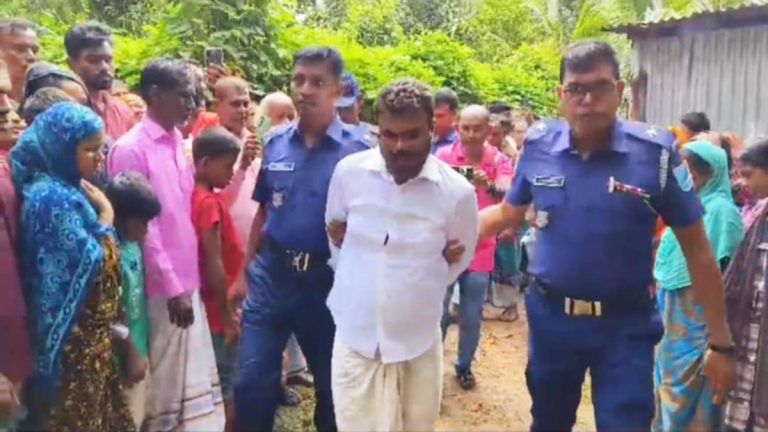 গাজীপু‌রে স্ত্রী‌কে কু‌পি‌য়ে হত‌্যা, স্বামী আটক