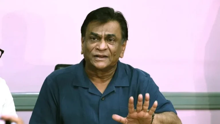 তোপের মুখে সরে দাঁড়াতে পারেন বাফুফে সভাপতি