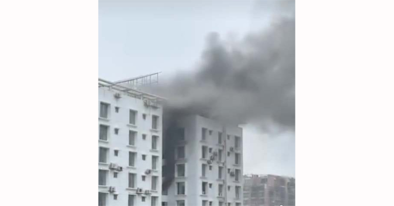 ধানমন্ডি বহুতল ভবনে আগুন, নিয়ন্ত্রণে ৬ ইউনিট