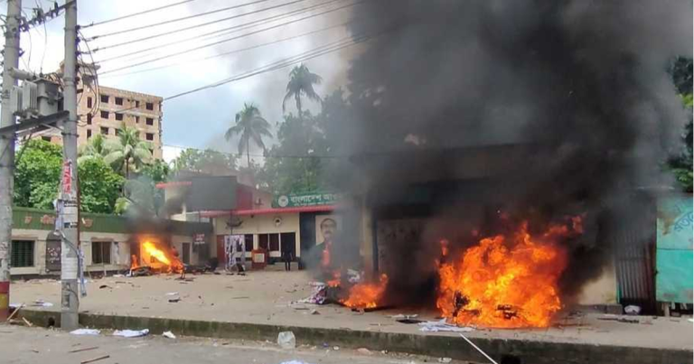 ফরিদপুর আ.লীগ ও ছাত্রলীগ কার্যালয়ে আগুন
