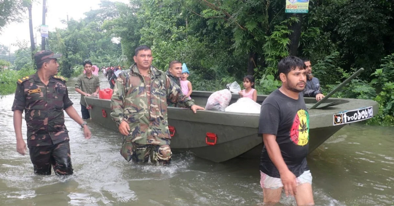 বন্যার্তদের ত্রাণ দিতে সেনাবাহিনীর জরুরি নম্বর