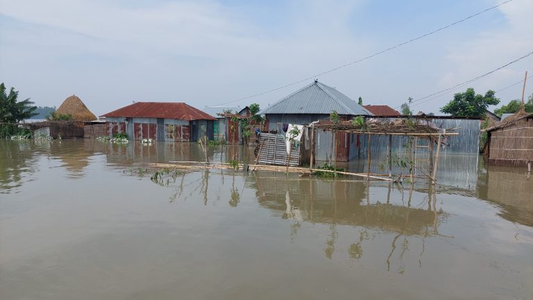 কুড়িগ্রামে তিন নদীর পানি কমছে