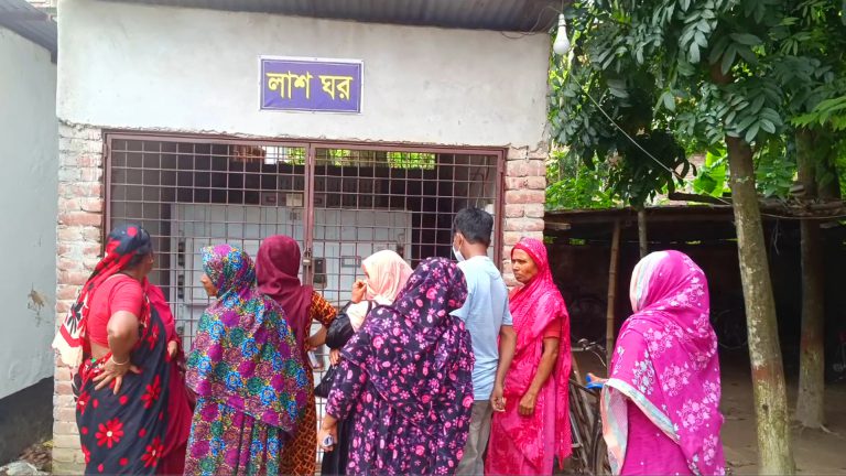 ঝিনাইদহে ট্রাকের পেছনে মিনি ট্রাকের ধাক্কা, নিহত ২