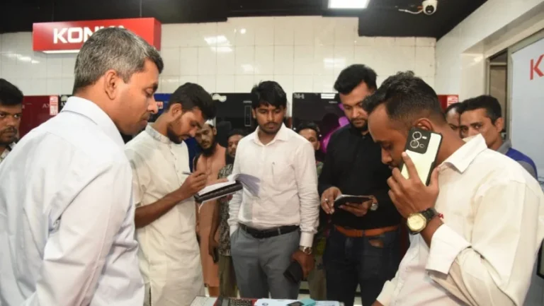 মনে হচ্ছে আমাকে দুর্নীতির মহাসাগরে ছেড়ে দিয়েছে : আসিফ মাহমুদ