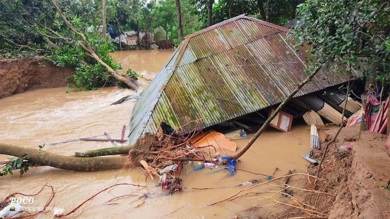 ফেনীতে বন্যায় এখনো বাড়ি ছাড়া ৮৩৫০ পরিবার