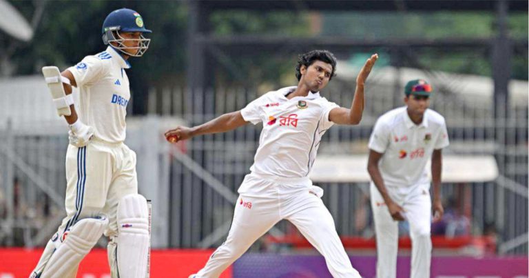 চারশ’র আগেই থামল ভারত