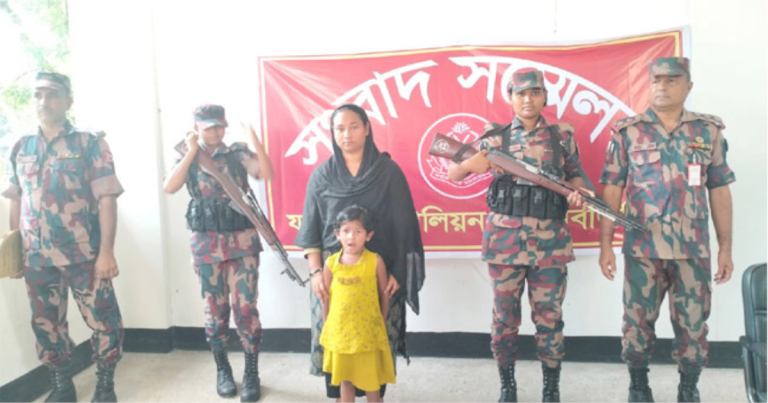 বেনাপোল সীমান্তে শিশুসহ ভারতীয় নারী আটক
