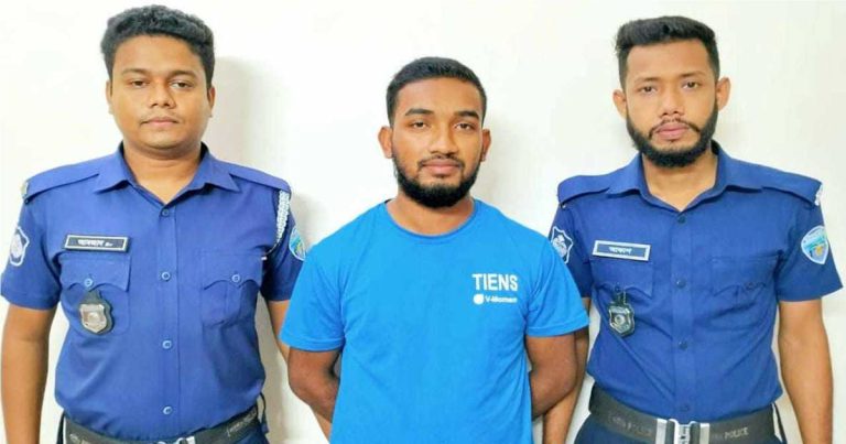 কক্সবাজার সৈকতে নারীকে হেনস্তা করা যুবক রিমান্ডে
