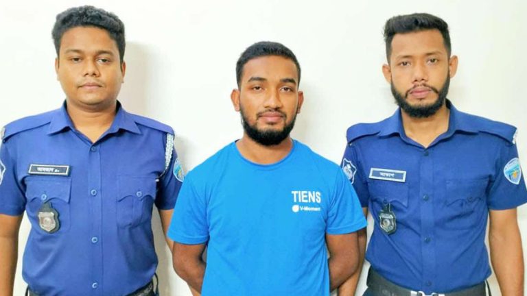 কক্সবাজার সৈকতে নারীকে হেনস্তা, যুবক কারাগারে